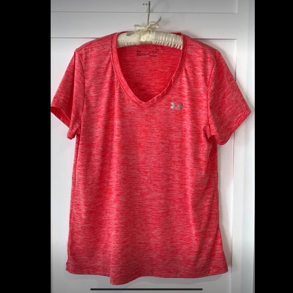 Under Armour XL Women’s Vneck shirt Heat Gear